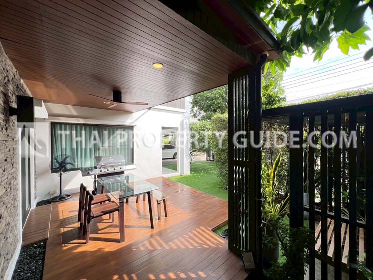 House with Shared Pool in Bangnatrad 
